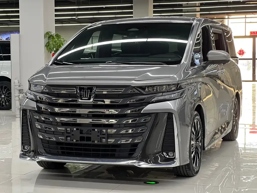 Toyota Vellfire — фото 1