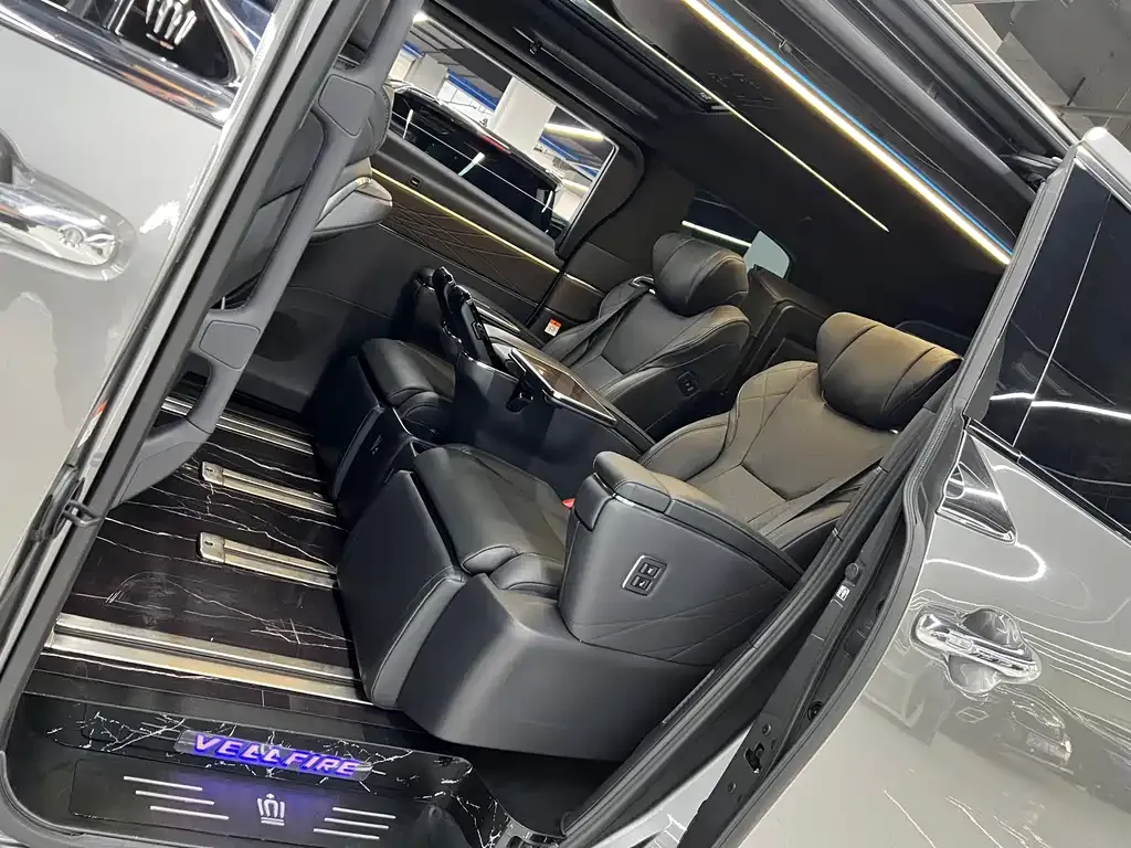 Toyota Vellfire — фото 5