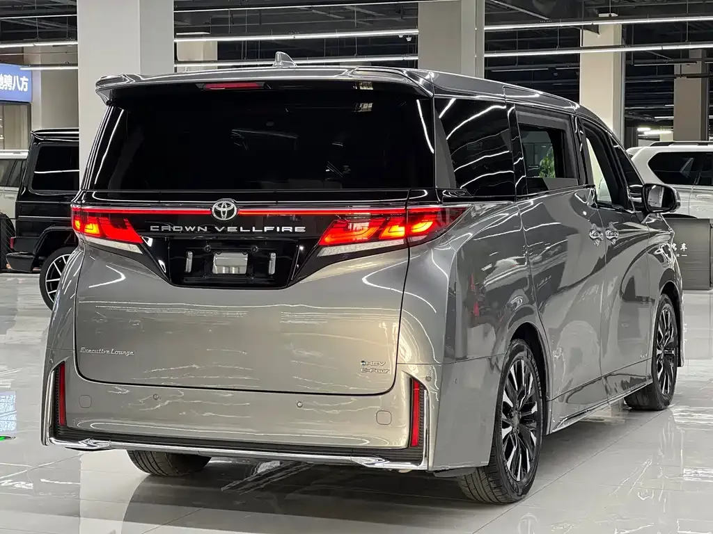 Toyota Vellfire — фото 6