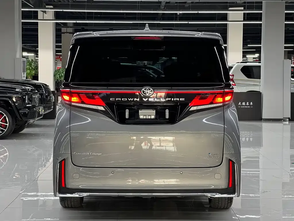 Toyota Vellfire — фото 3
