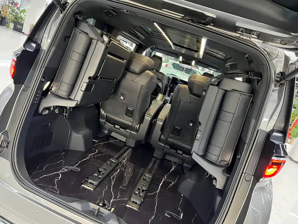 Toyota Vellfire — фото 10