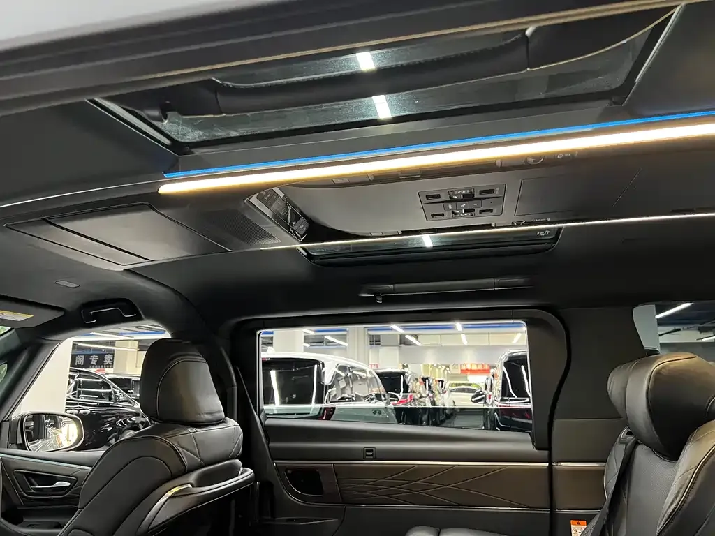 Toyota Vellfire — фото 4