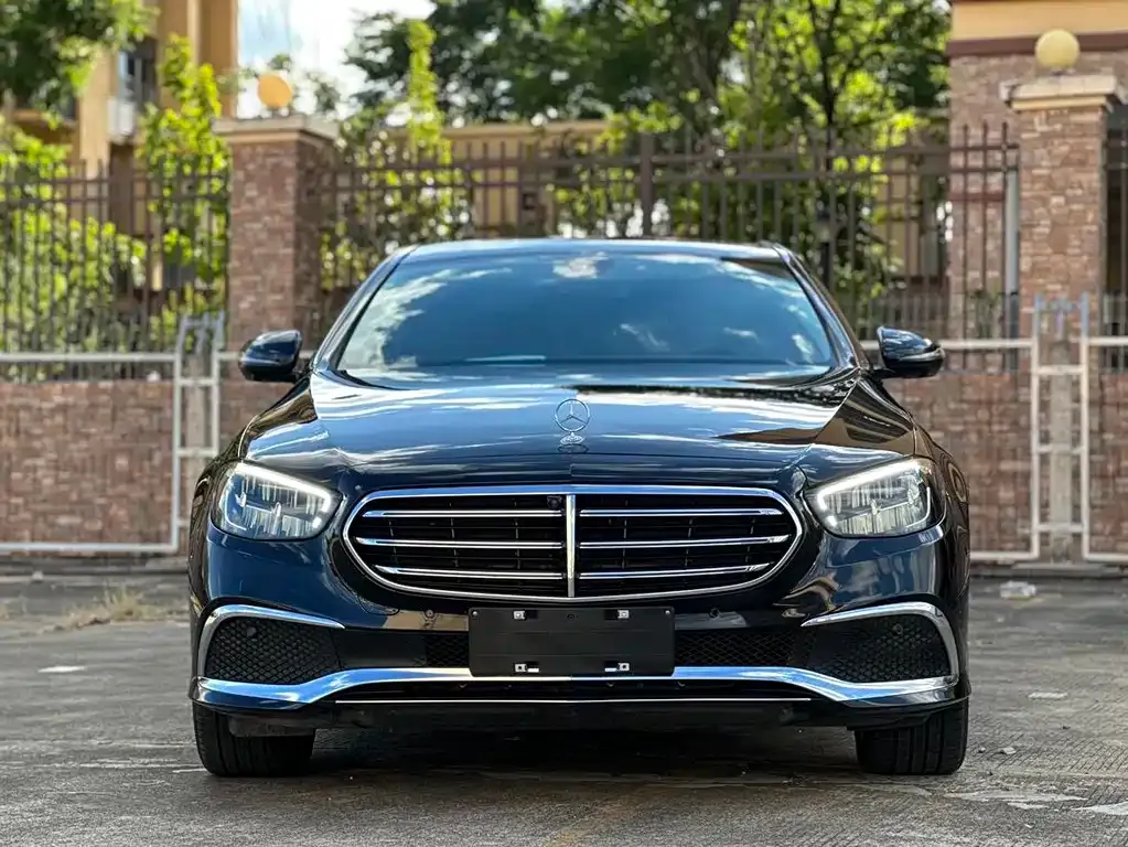 Mercedes-Benz E-Class — фото 1