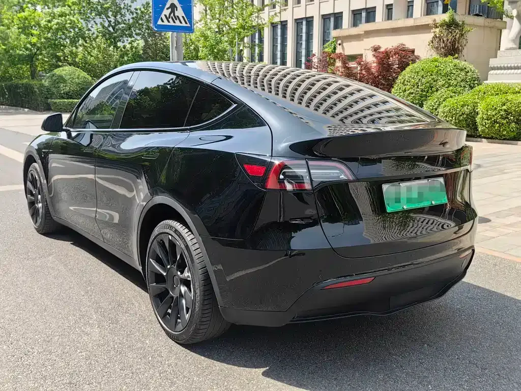 Tesla Model Y — фото 8