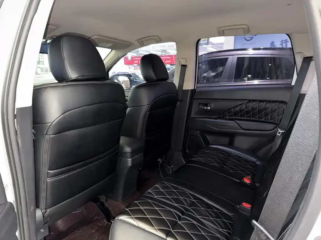 Mitsubishi Outlander 2022 из CN, фото 7