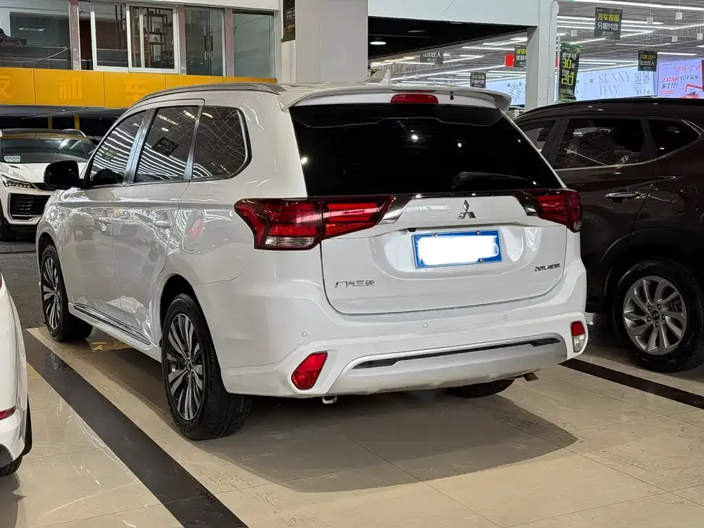 Mitsubishi Outlander 2022 из CN, фото 5