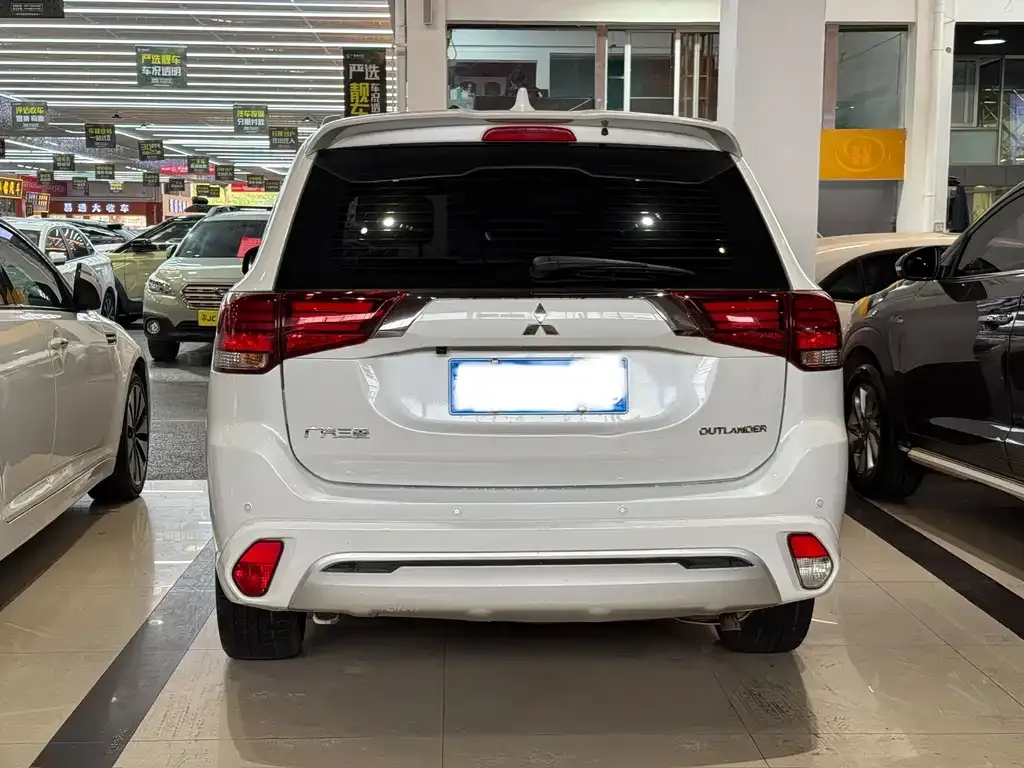 Mitsubishi Outlander 2022 из CN, фото 4