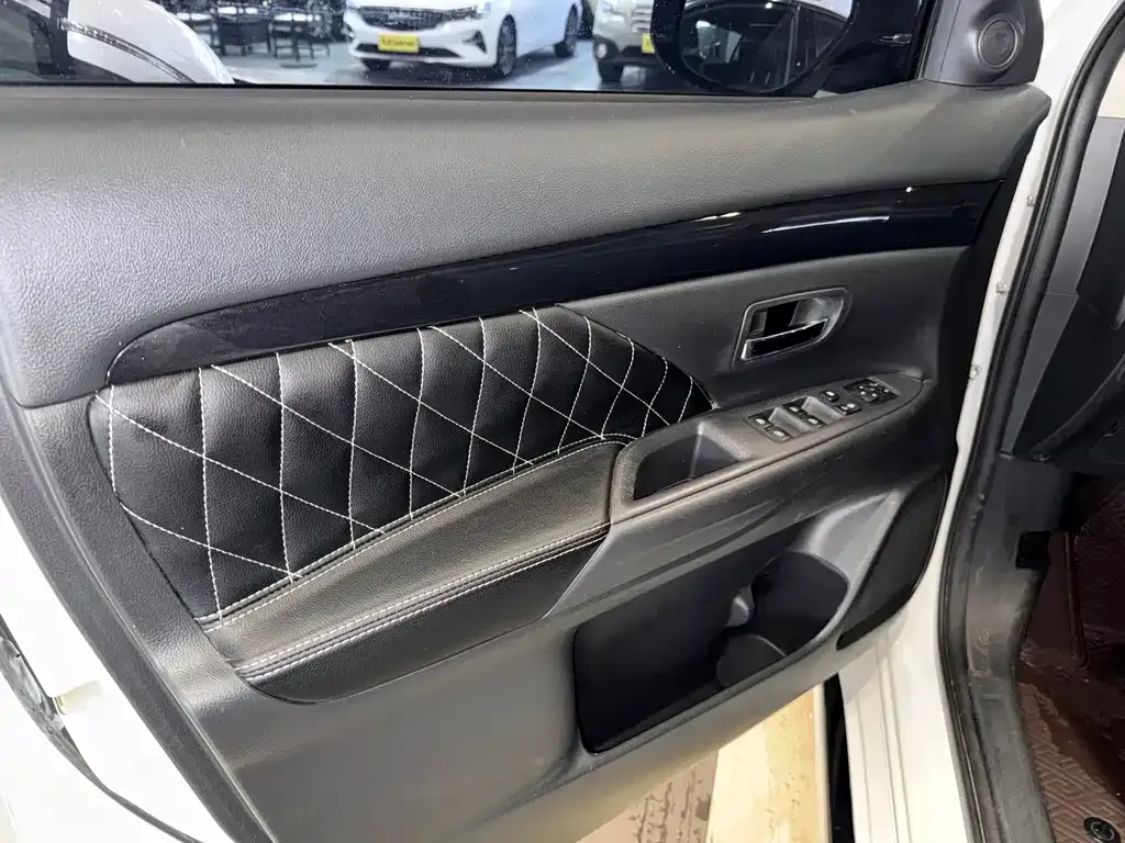 Mitsubishi Outlander 2022 из CN, фото 10