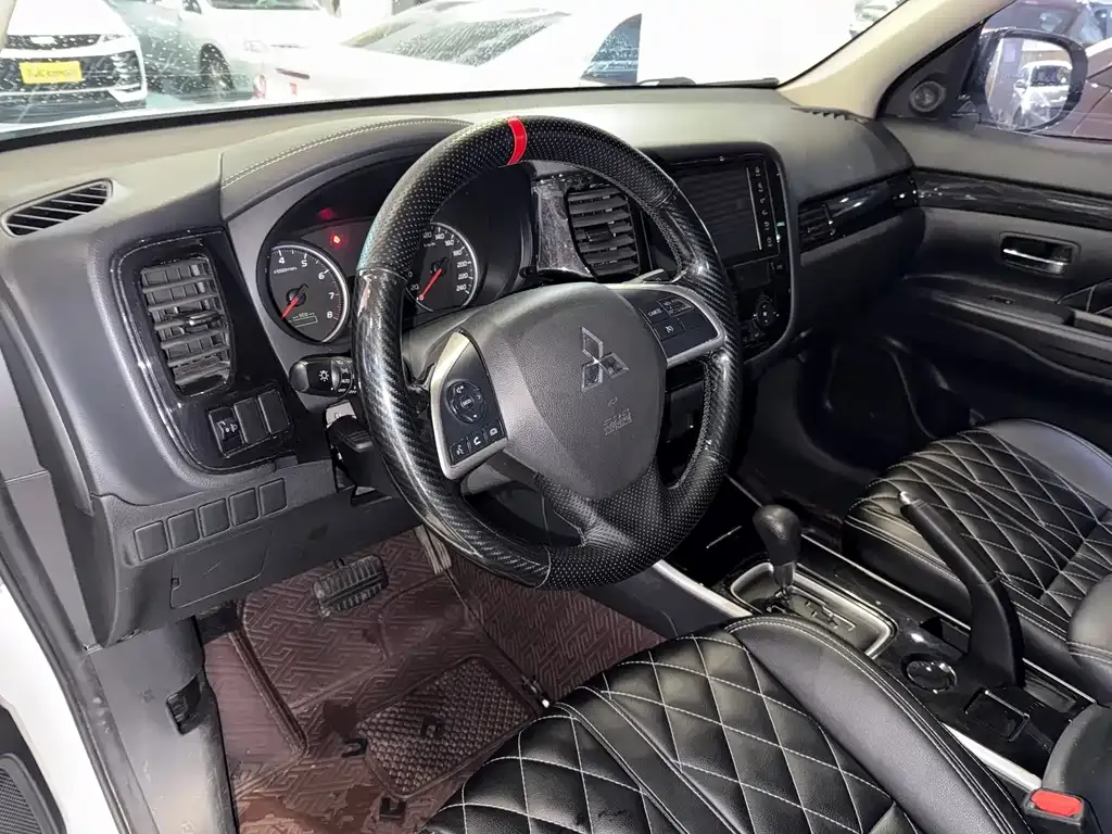 Mitsubishi Outlander 2022 из CN, фото 2