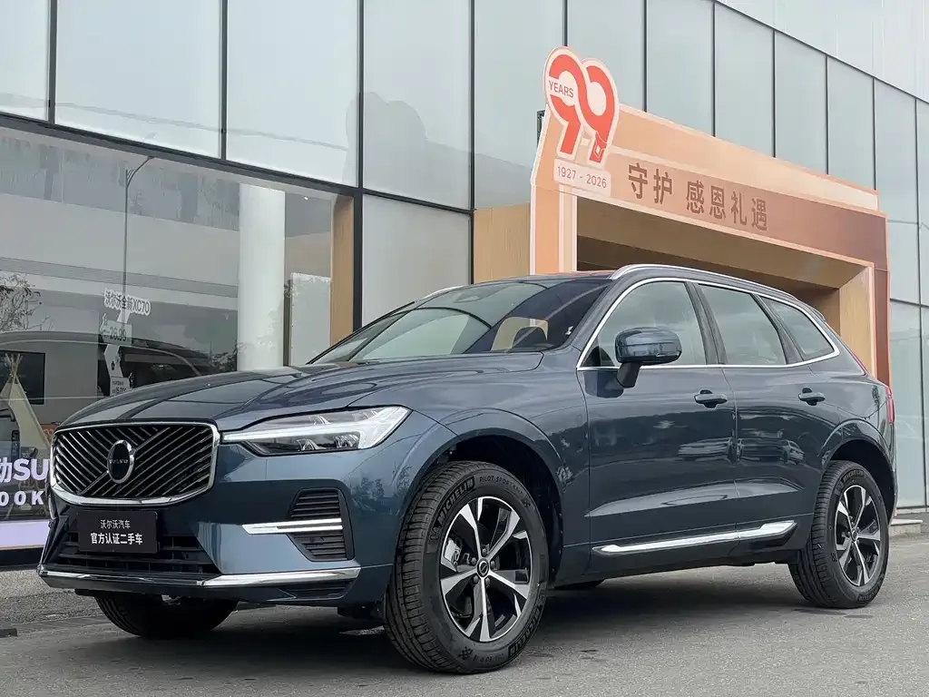 Volvo XC60 — фото 1