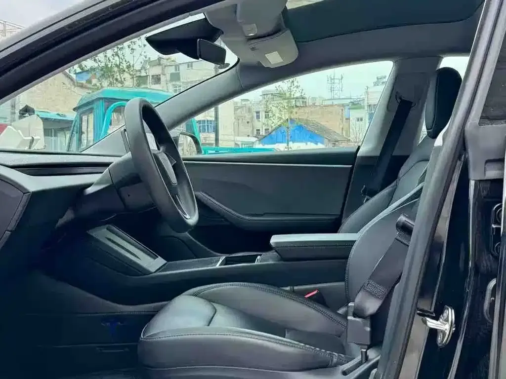 Tesla Model 3 — фото 4