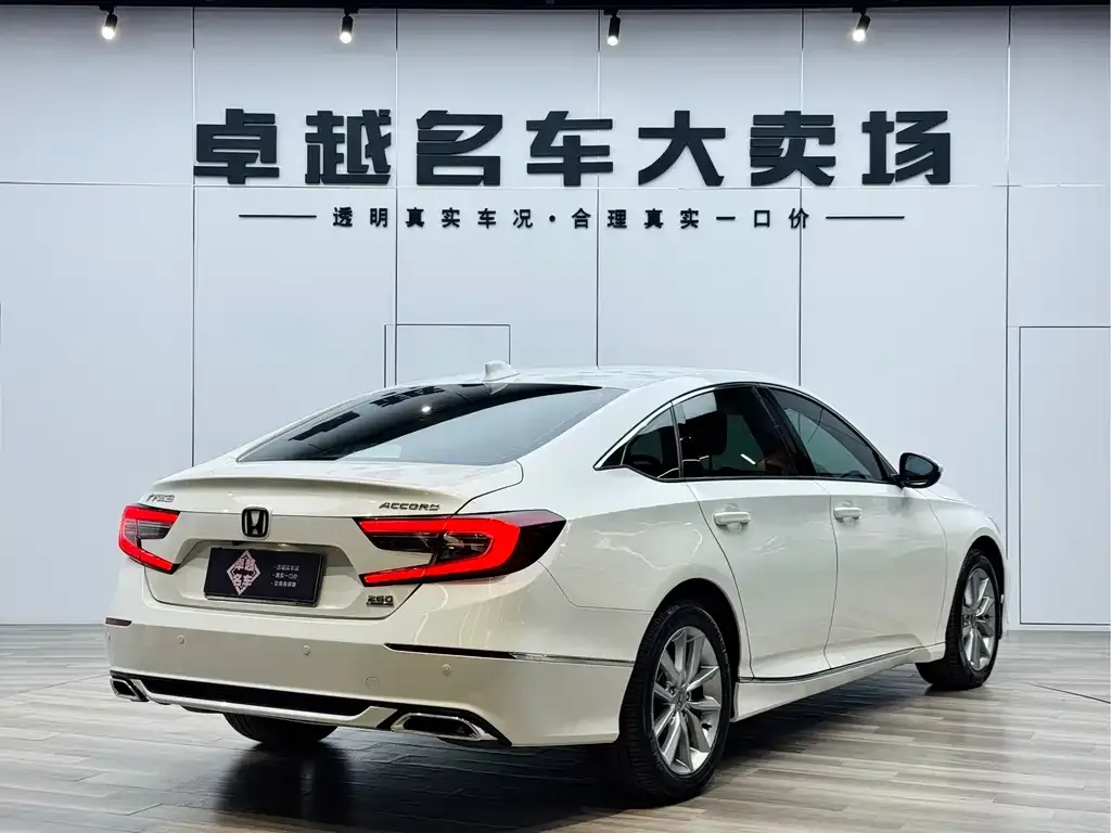 Honda Accord — фото 10