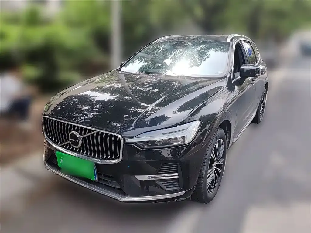 Volvo XC60 — фото 1