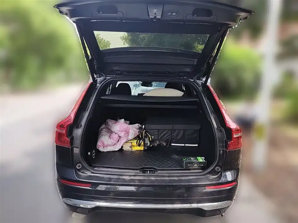 Volvo XC60 — фото 8