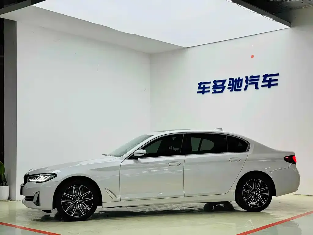 BMW 5 Series — фото 4