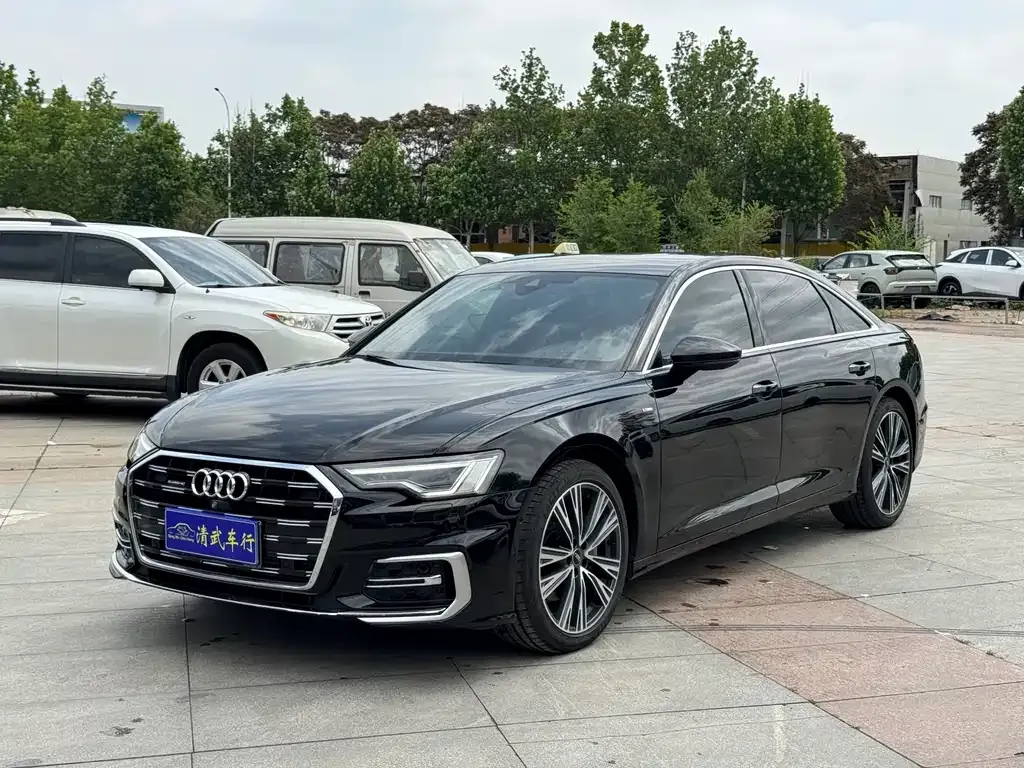 Audi A6L — фото 1