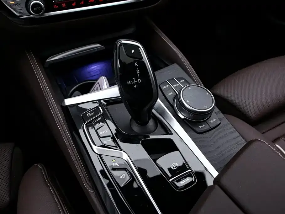 BMW 5 Series — фото 10