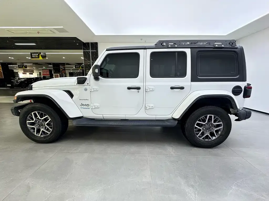 Jeep Wrangler — фото 7
