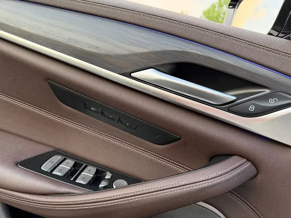 BMW 5 Series — фото 10