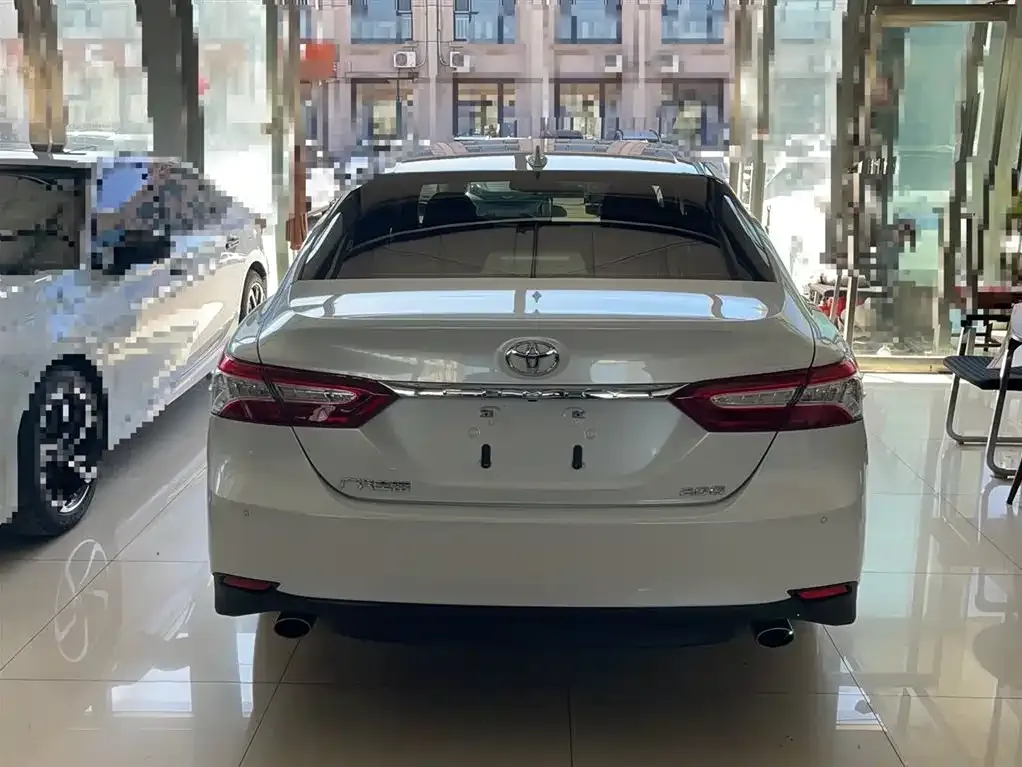 Toyota Camry — фото 8
