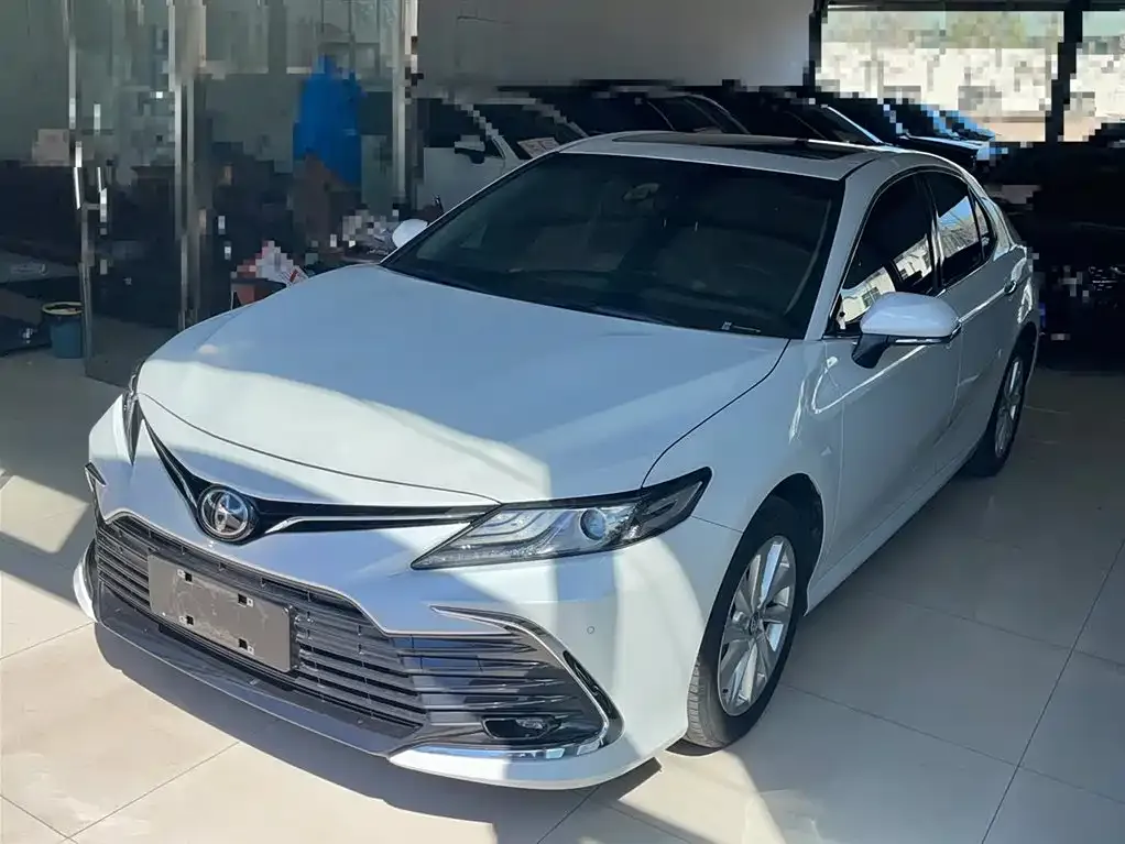 Toyota Camry — фото 10