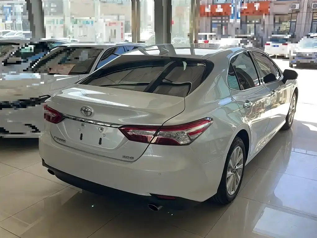 Toyota Camry — фото 4