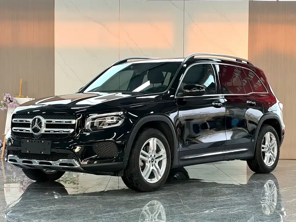 Mercedes-Benz GLB — фото 1