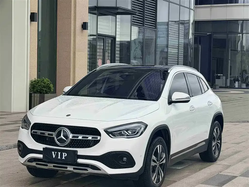 Mercedes-Benz GLA — фото 1