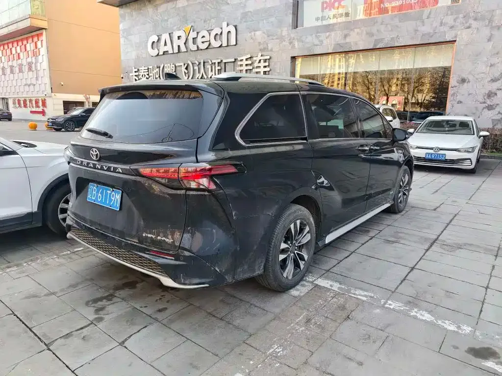 Toyota Granvia — фото 5