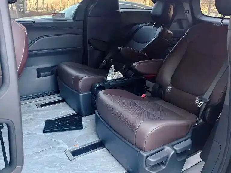 Toyota Granvia — фото 4