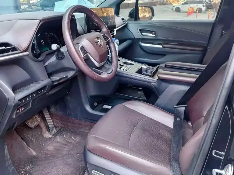 Toyota Granvia — фото 7