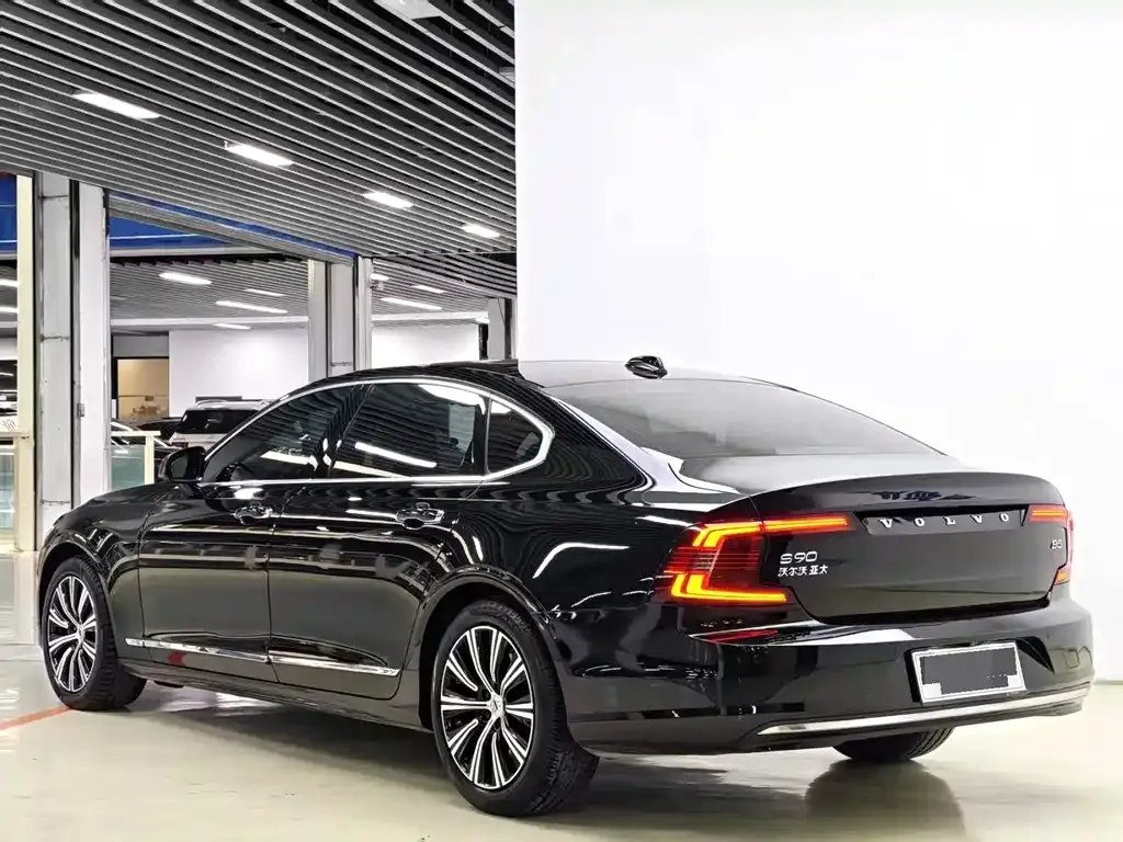 Volvo S90 — фото 4