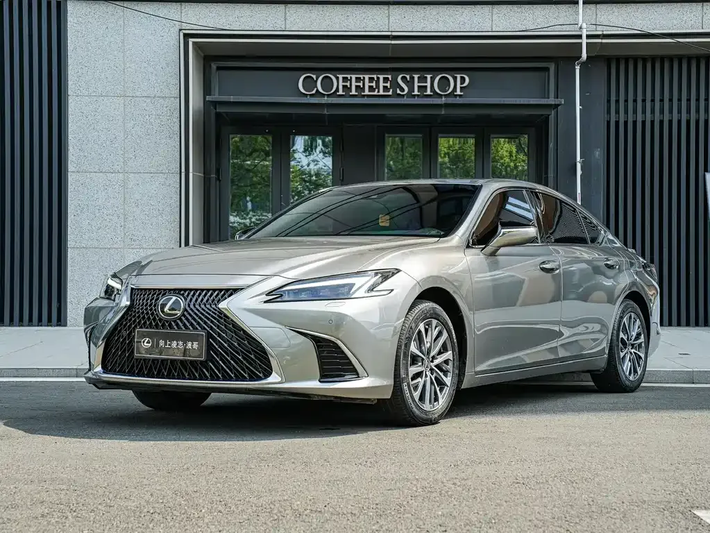 Lexus ES — фото 1