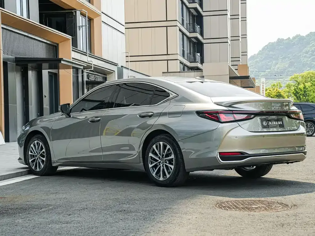 Lexus ES — фото 3