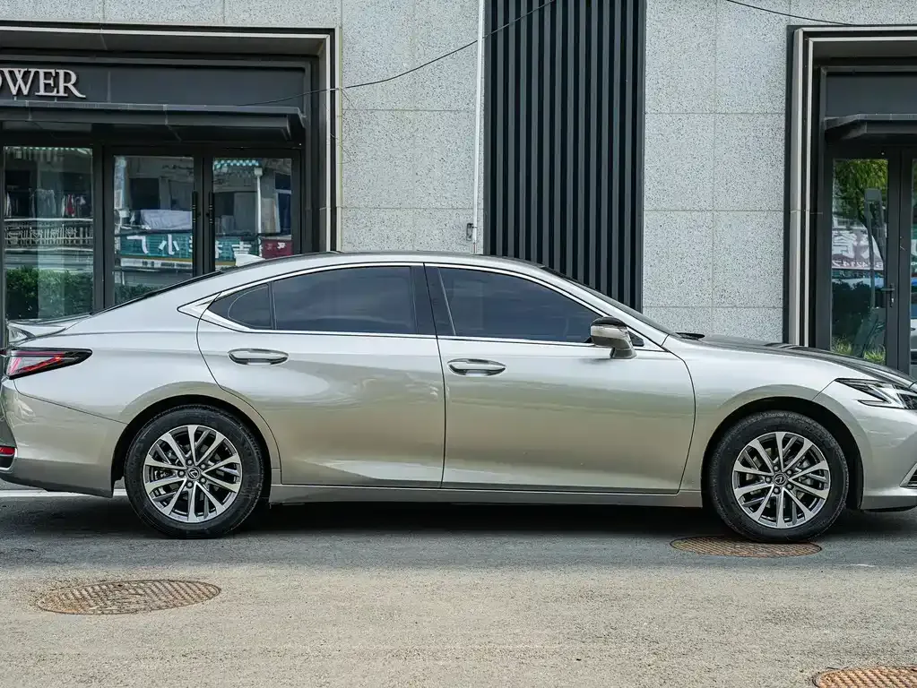 Lexus ES — фото 8