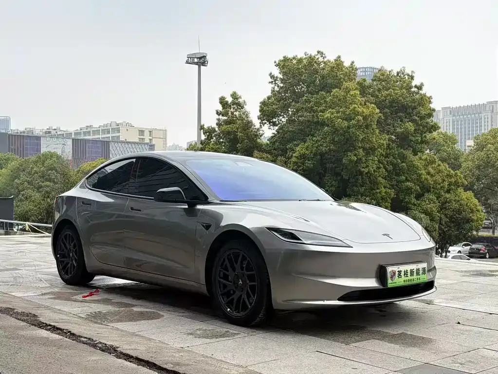 Tesla Model 3 — фото 7