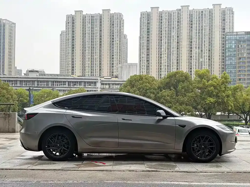 Tesla Model 3 — фото 10