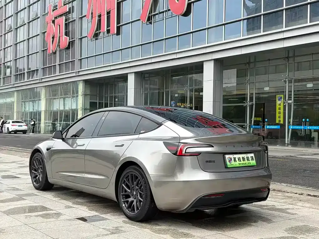 Tesla Model 3 — фото 3