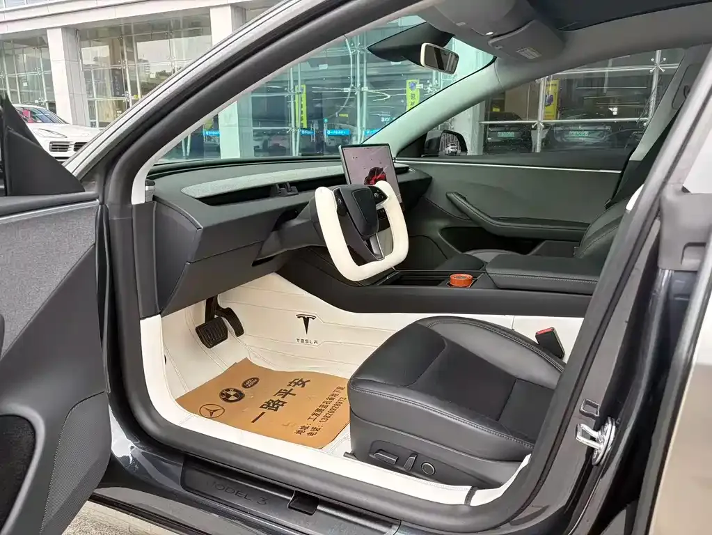 Tesla Model 3 — фото 4