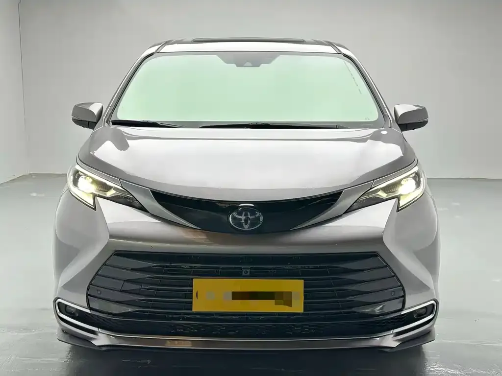 Toyota Sienna — фото 5