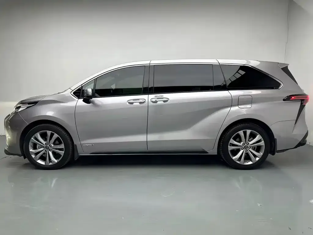 Toyota Sienna — фото 6