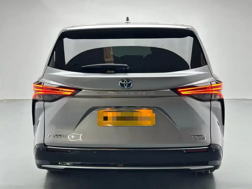 Toyota Sienna — фото 2