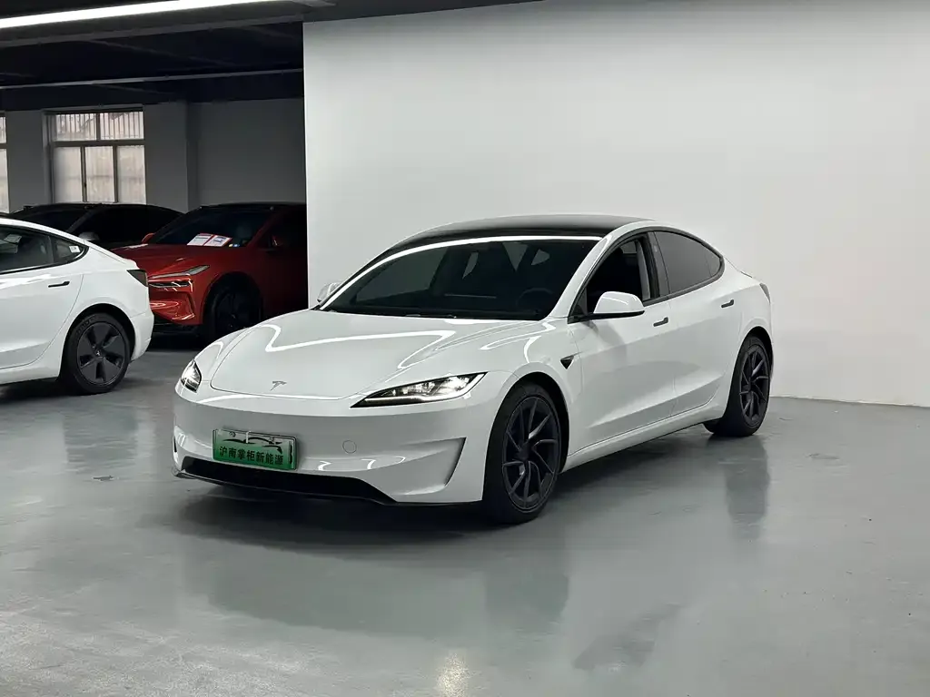 Tesla Model 3 — фото 1