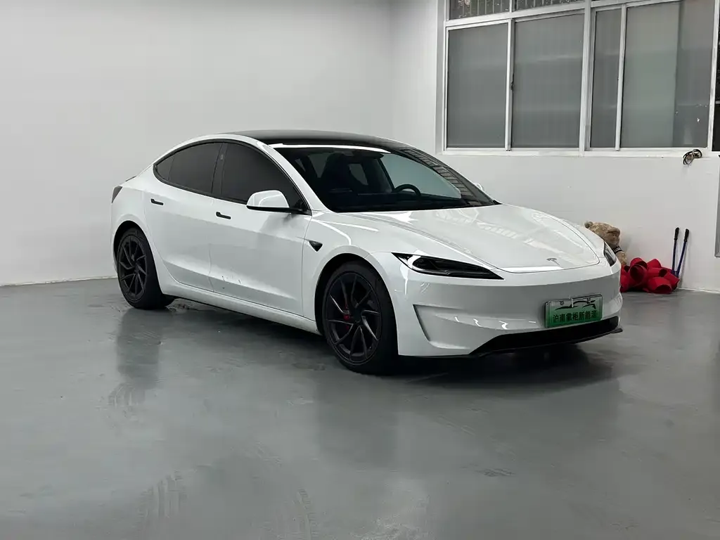 Tesla Model 3 — фото 2