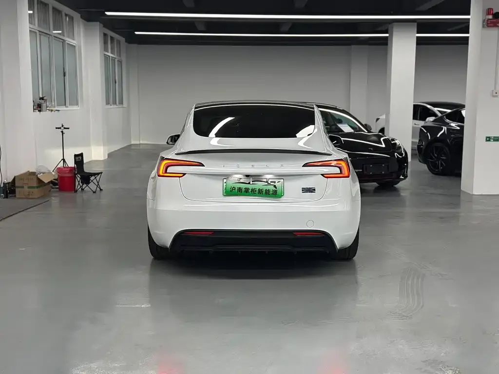 Tesla Model 3 — фото 4