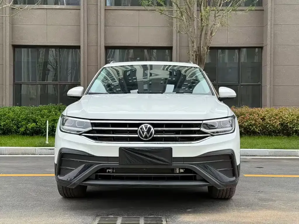 Volkswagen Tiguan L — фото 6