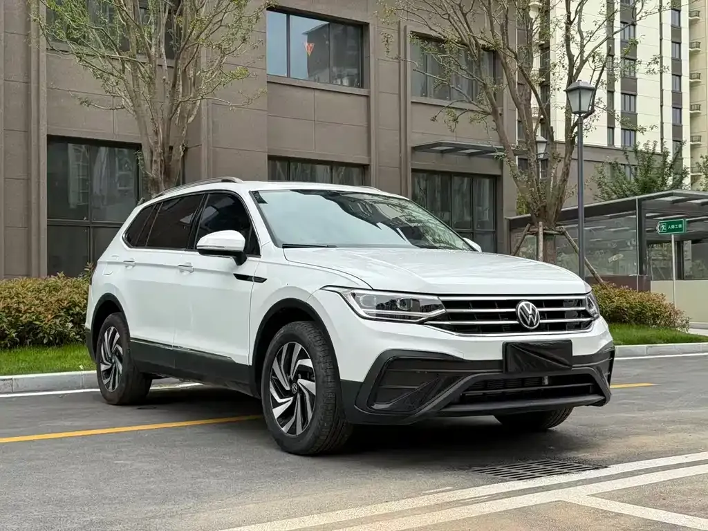Volkswagen Tiguan L — фото 3