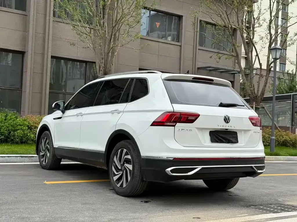 Volkswagen Tiguan L — фото 7