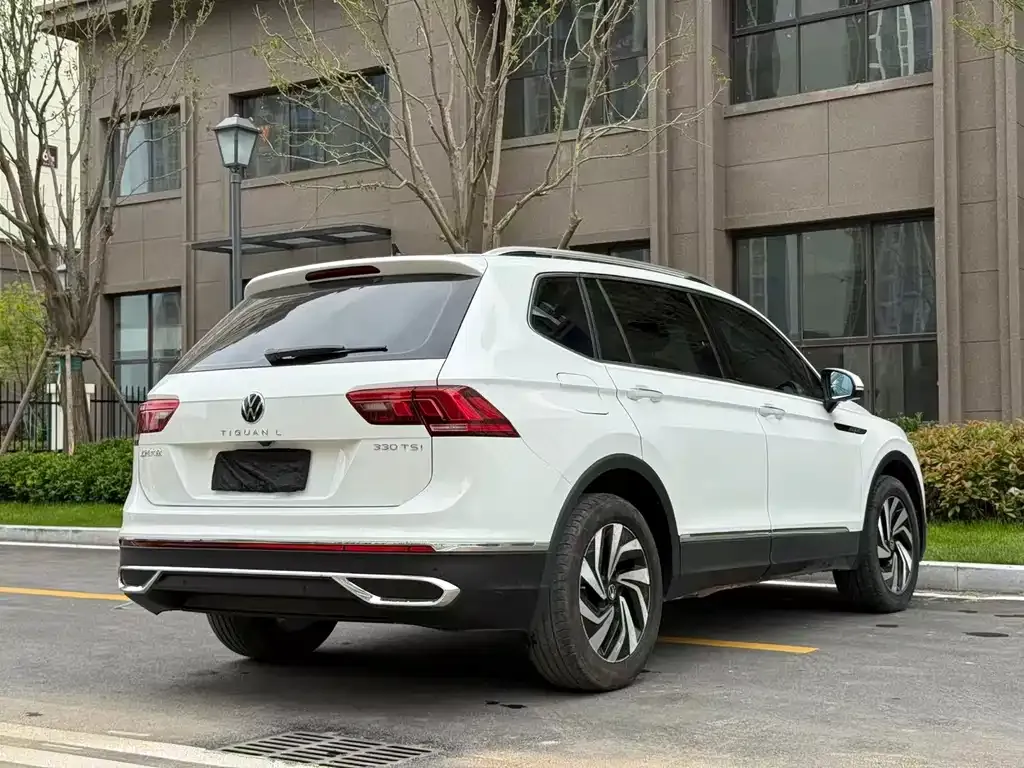 Volkswagen Tiguan L — фото 8
