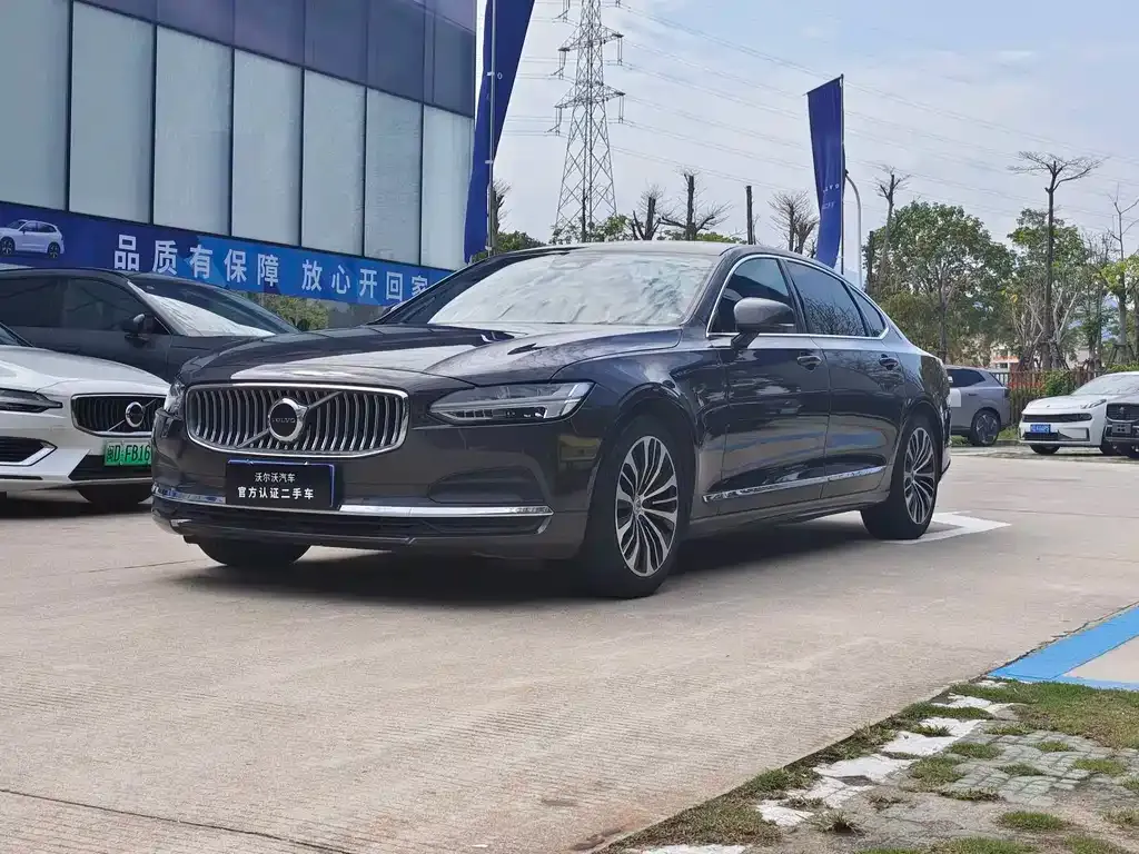 Volvo S90 — фото 1